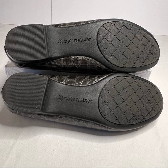 Naturalizer slip on loafer gray faux leather croc with silver buckle women’s 7.5 - Picture 4 of 10